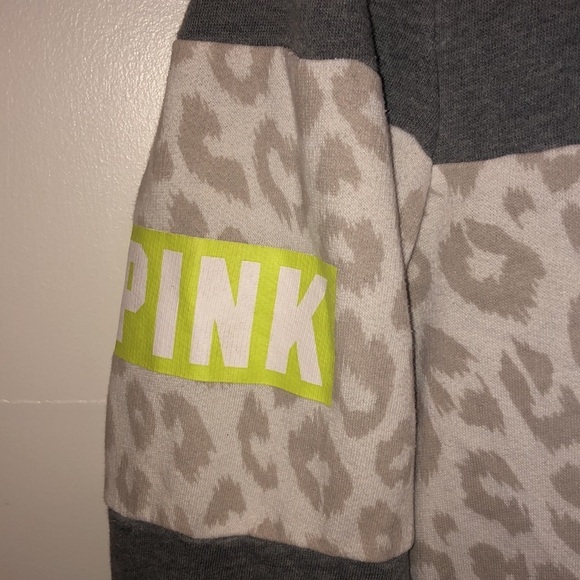PINK Victorias Secret SOFT Leopard REFLECTIVE Crew Sweatshirt size XS​​​ - Picture 6 of 11